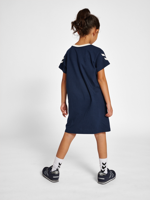 hmlMILLE T-SHIRT DRESS S/S, BLACK IRIS, model