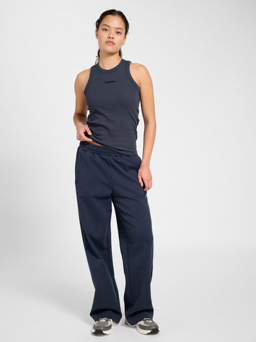 hmlDEFENDER W PANTS, EBONY, model