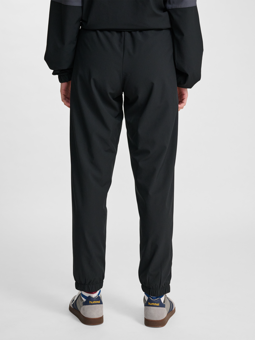 hmlLOOSE TRACK PANTS SPORTSWEAR, BLACK, model