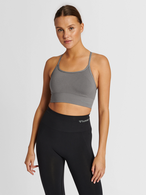 hmlTIFFY SEAMLESS SPORTS TOP, CHARCOAL GREY, model