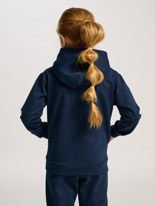 hmlJR LOGO HOODIE, DRESS BLUES, model