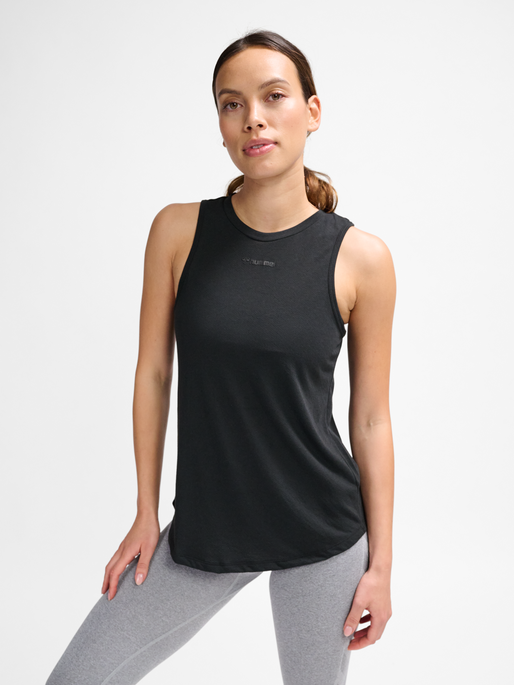 hmlMT VANJA TOP, BLACK, model