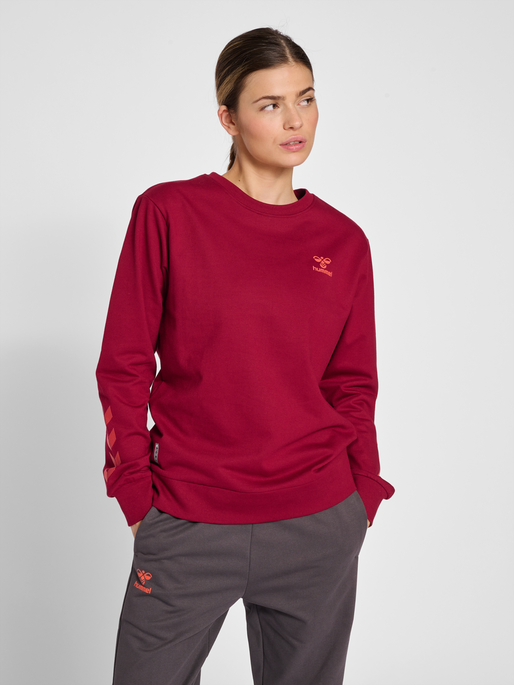 hmlOFFGRID COTTON SWEATSHIRT WO, RHUBARB, model