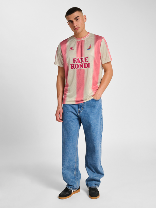 FAXE KONDI PINK JERSEY S/S, CREAM PINK FAXE KONDI PINK JERSEY S/S, CREAM PINK, model