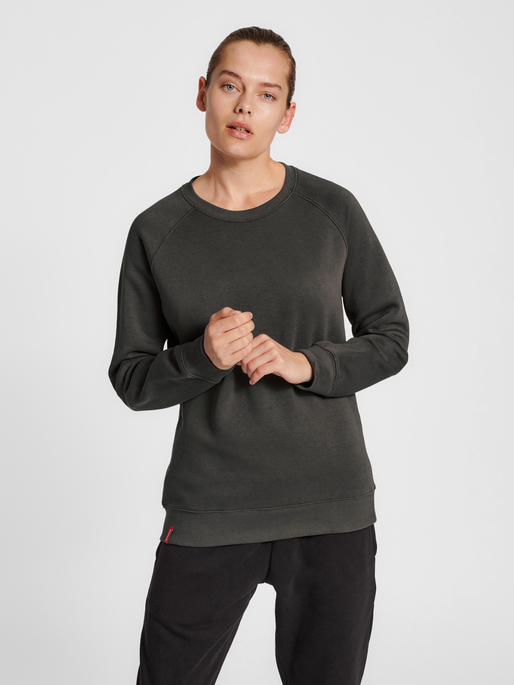hmlRED HEAVY SWEATSHIRT WOMAN, RAVEN, model