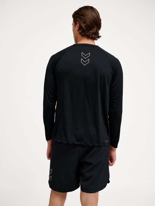 hmlCOURT LIGHT WEIGHT T-SHIRT L/S, LIGHT GREY/BLACK, model