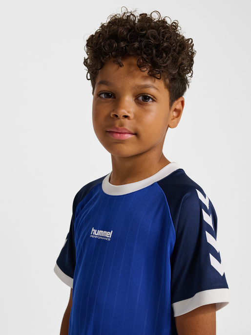 hmlJR STRIPE T-SHIRT S/S, SURF THE WEB, model