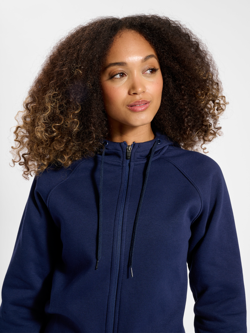 hmlRED HEAVY ZIP HOODIE WOMAN, MARINE, model