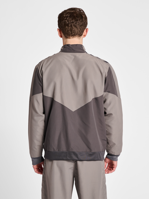hmlPRO GRID WALK OUT JACKET, FORGED IRON, model