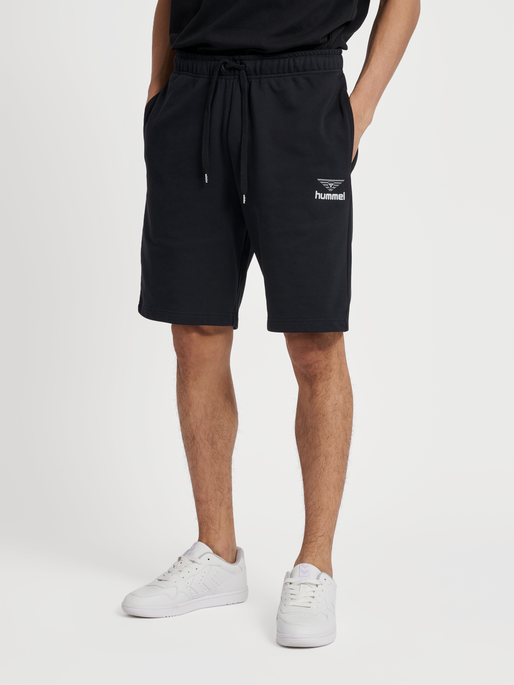 hmlHIVE WADE SWEATSHORTS, 2001, model