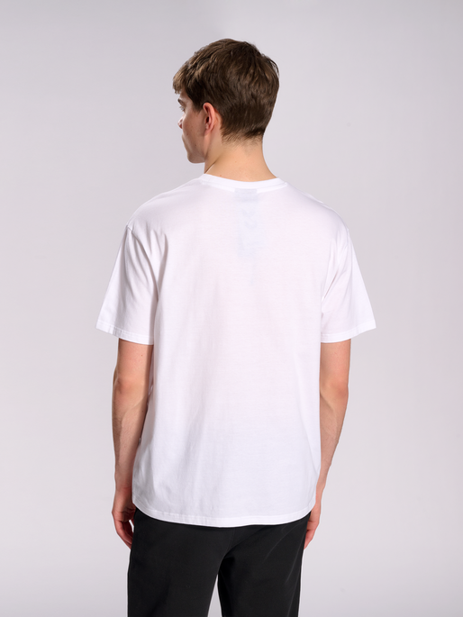 hmlLGC NATE T-SHIRT, WHITE, model