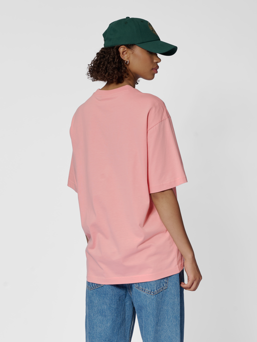 hmlSWARM LOOSE T-SHIRT, BRIDAL ROSE, model