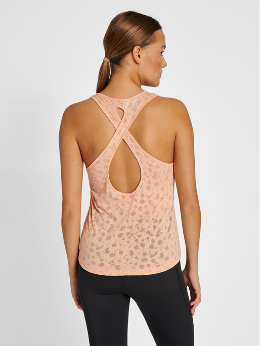 hmlMT IRIS BURNOUT TOP, ALMOST APRICOT, model