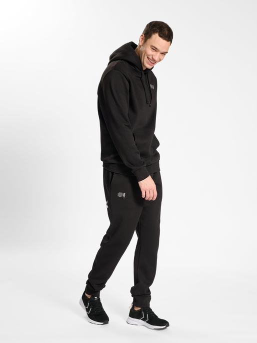 hmlCOURT COTTON SWEATPANTS, BLACK, model