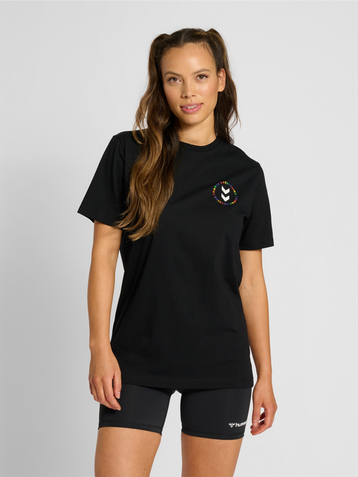 hmlEVERYTHING NOTHING T-SHIRT, 2001, model