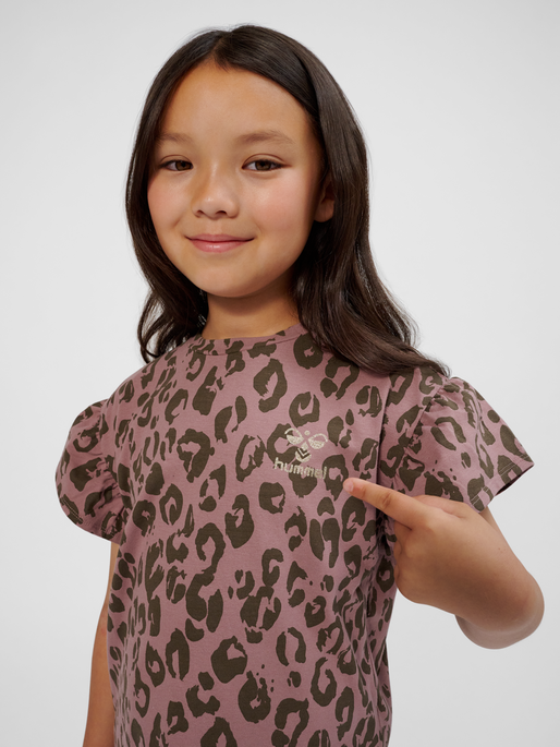 hmlMUSSE T-SHIRT S/S, TWILIGHT MAUVE, model