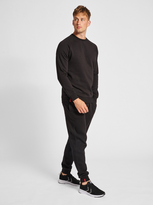 hmlRED CLASSIC SWEATSHIRT, BLACK, model