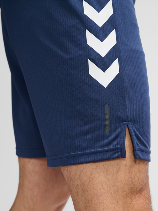 hmlTE TOPAZ SHORTS, INSIGNIA BLUE, model