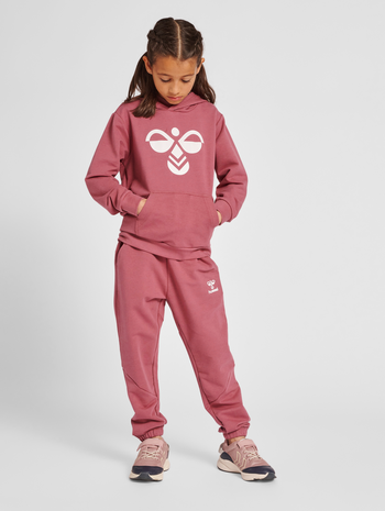 hmlCUATRO HOODIE, DECO ROSE, model