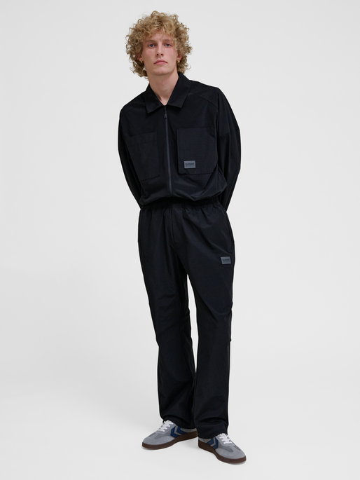 hmlSORONA REGULAR PANTS, BLACK, model