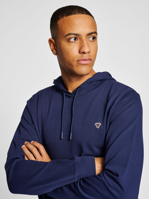 hmlIC FRED HOODIE, PEACOAT, model