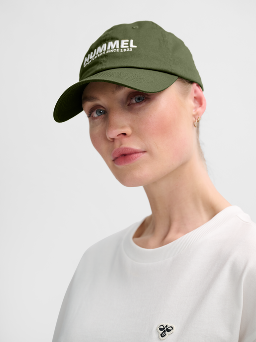 hmlLEGACY CORE BASEBALL CAP, DEEP LICHEN GREEN, model