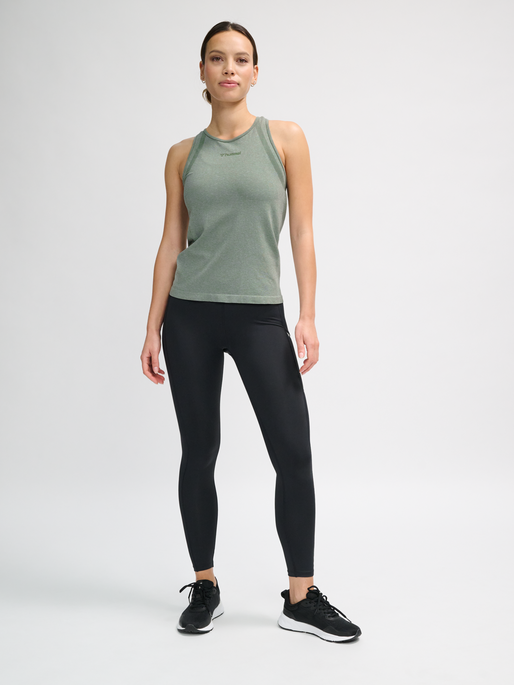 hmlMT HYPER SEAMLESS TANKTOP, SEAGRASS MELANGE, model