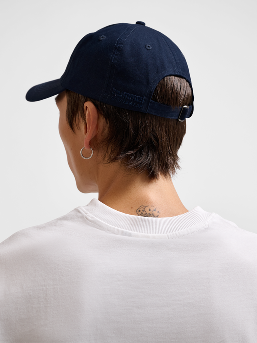 hmlBASEBALL CAP STADIUM, DRESS BLUES, model