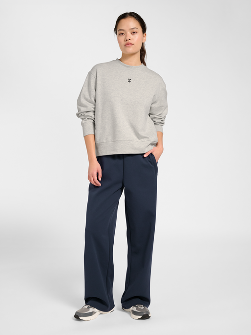 hmlFOUNDATION SWEATSHIRT, LIGHT GREY MELANGE, model