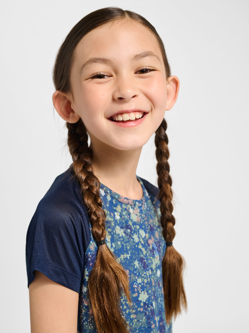 hmlJR MIX T-SHIRT S/S, DRESS BLUES/RIVERSIDE, model