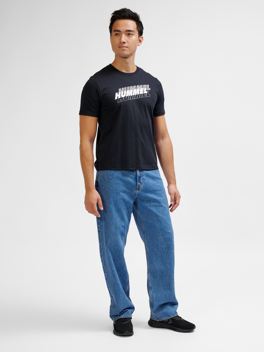 hmlGRAPHIC TRIPLE LOGO COTTON TEE, BLACK, model