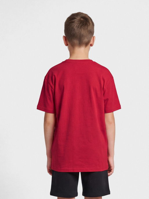hmlRED BASIC T-SHIRT S/S KIDS, TANGO RED, model