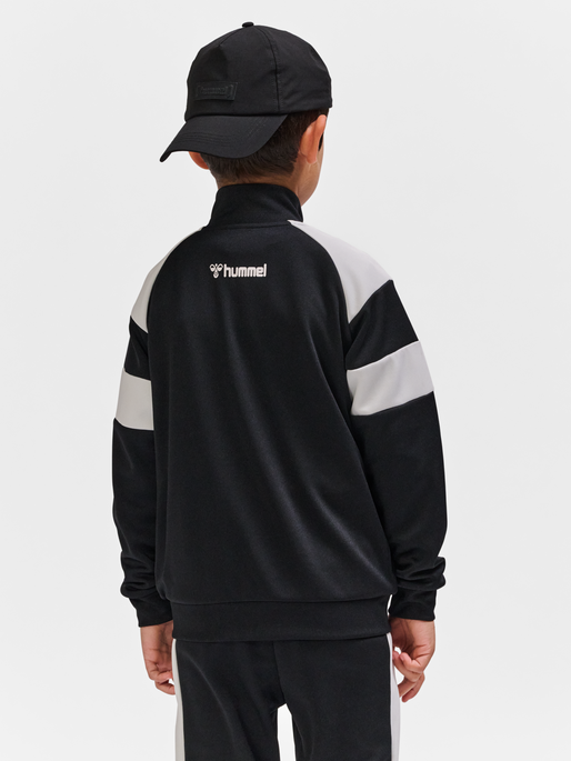 hmlRUNNER ZIP JACKET, BLACK, model