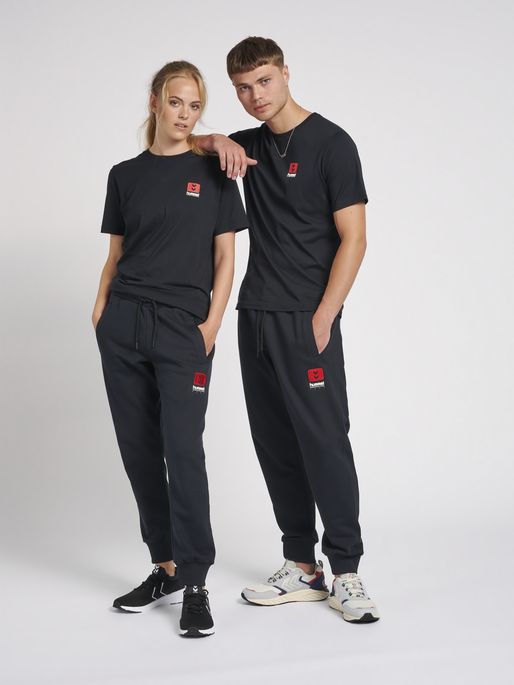 hmlLGC GRAHAM REGULAR PANTS, BLACK, model