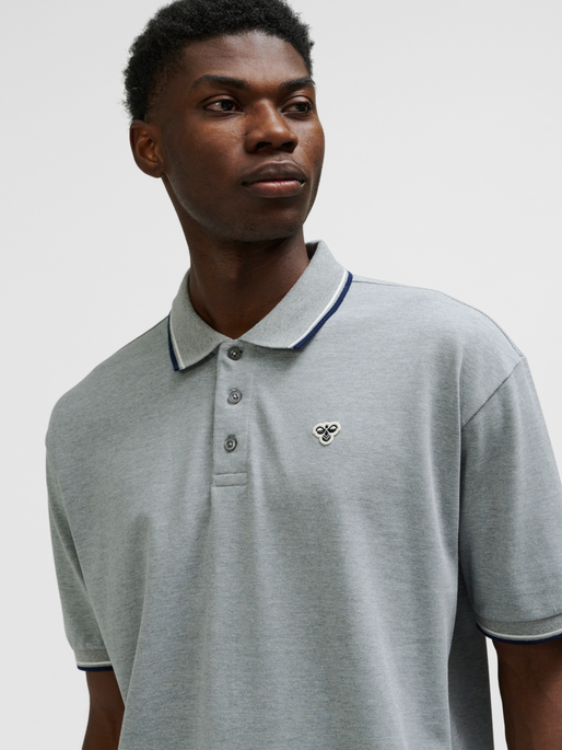 hmlLOOSE POLO SHIRT S/S BEE, GREY MELANGE, model