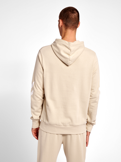hmlLEGACY LOGO HOODIE, PUMICE STONE, model