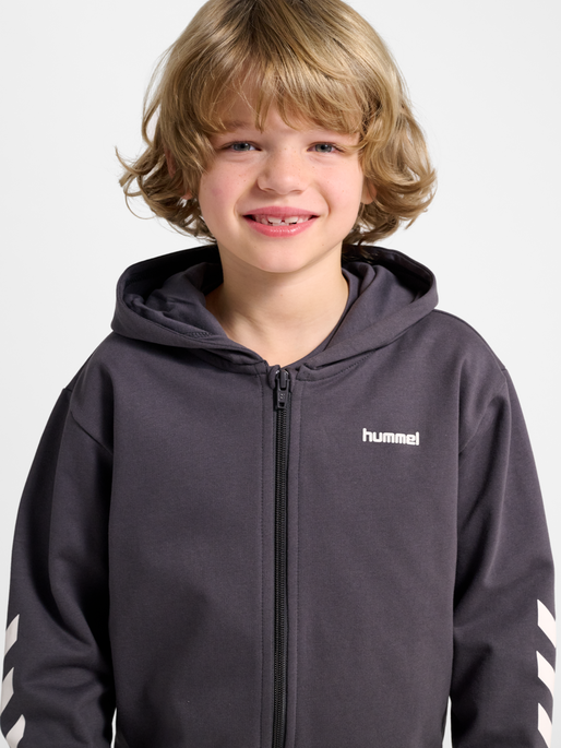 hmlJR LOGO ZIP JACKET, EBONY, model