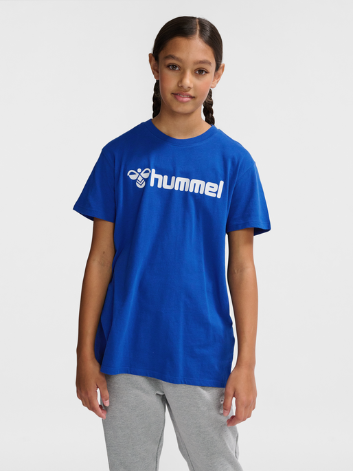 hmlGO 2.0 LOGO T-SHIRT S/S KIDS, TRUE BLUE, model