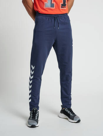 hmlRAY 2.0 TAPERED PANTS, BLUE NIGHTS, model