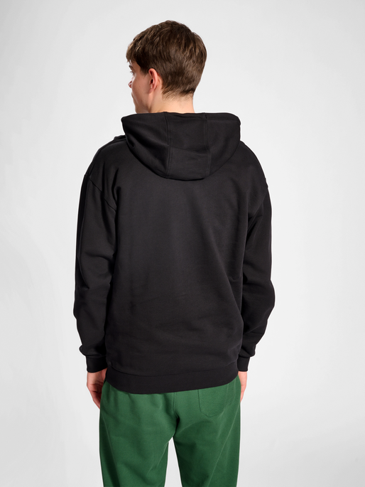 hmlLGC NATE HOODIE, BLACK, model