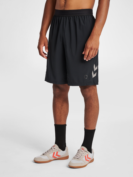 hmlLEAD PRO TRAINING SHORTS, BLACK, model