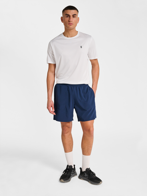 hmlPULSE WORKOUT SHORTS, DRESS BLUES hmlPULSE WORKOUT SHORTS, DRESS BLUES, model