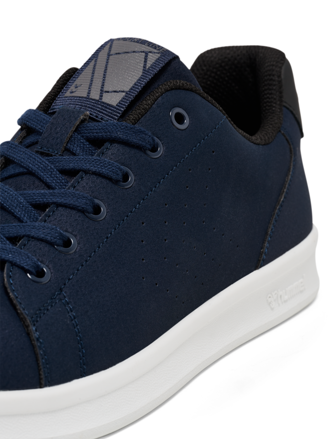 COURT LINE WT, BLACK IRIS, packshot