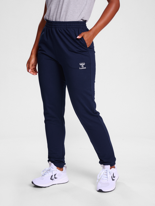 hmlGO 2.0 SWEATPANTS WOMAN, MARINE, model