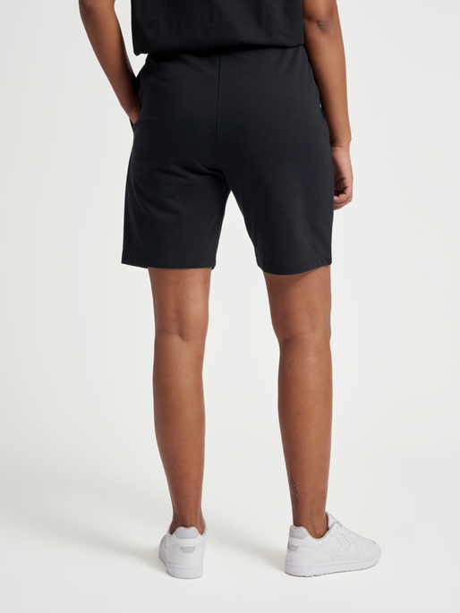 hmlHIVE WADE SWEATSHORTS, 2001, model