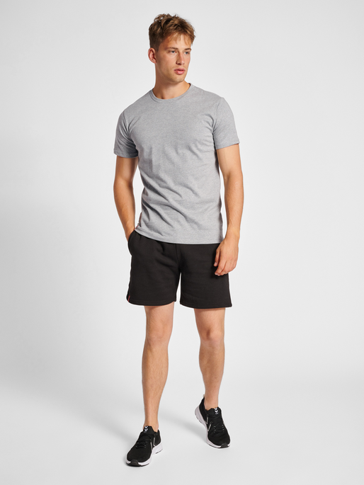 hmlRED HEAVY T-SHIRT S/S, GREY MELANGE, model