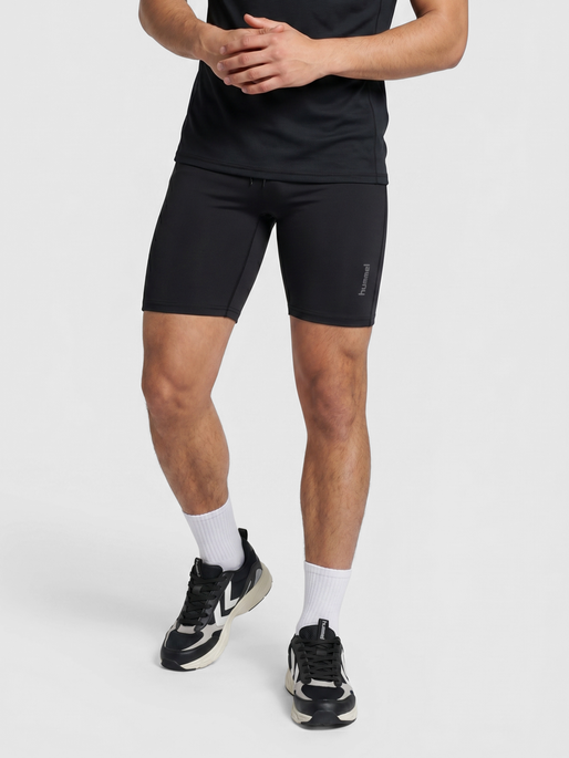 hmlHYBRID M SHORT TIGHTS, BLACK, model