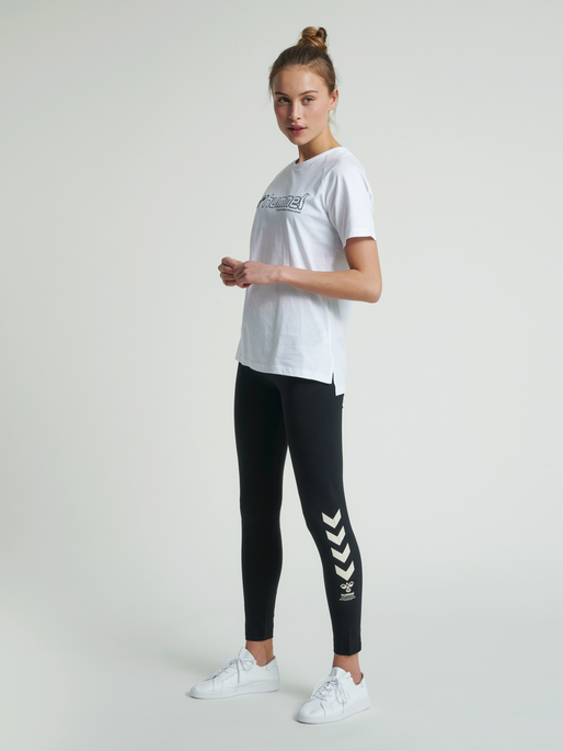hmlZENIA T-SHIRT S/S, WHITE, model