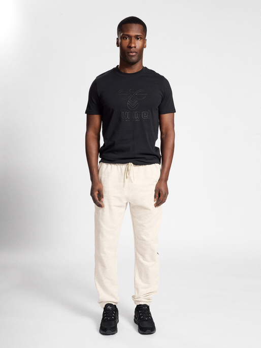 hmlICONS GRAPHIC T-SHIRT, BLACK/BLACK, model