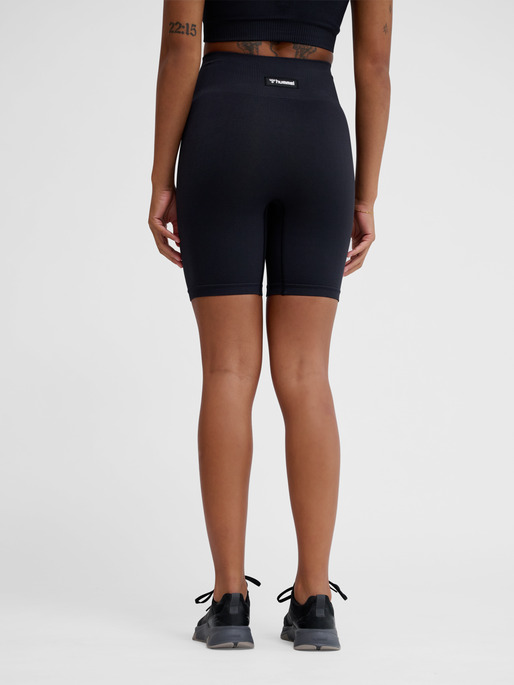 hmlALIVE SEAMLESS HIGH WAIST SHORTS, BLACK, model